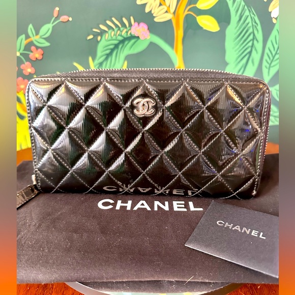 CHANEL Matelasse Quilted Black Patent Caviar Leather Round Zip Long Wallet ๐ค๐ฅ - Picture 1 of 13